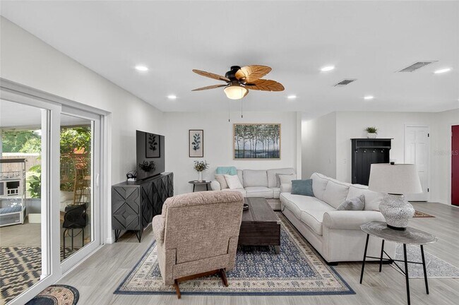 Building Photo - 1601 Alder Way