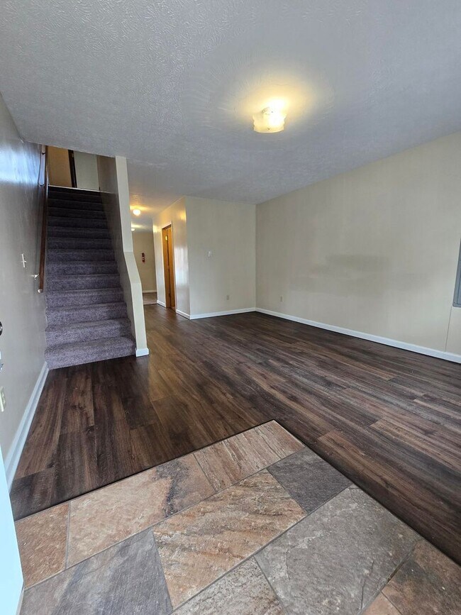 Building Photo - 20 Paul St