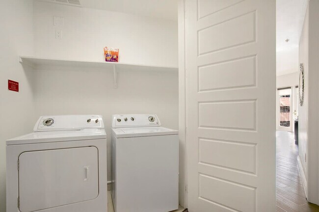 Building Photo - 101 Bowen St