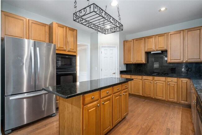 Building Photo - 174 Ennisbrook Dr SE