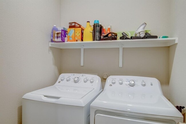 Building Photo - 5407 Jason Dr