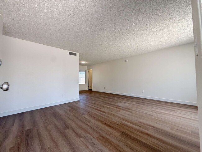Building Photo - 15420 N 23rd Dr