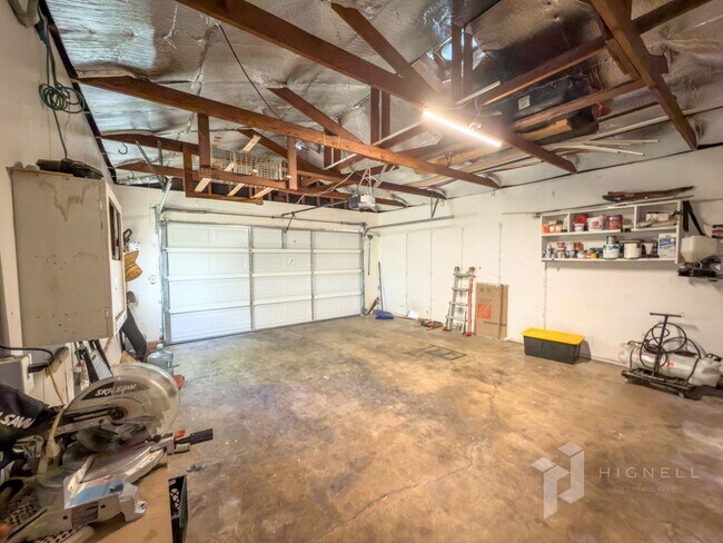 Building Photo - 1094 Manzanita Ave
