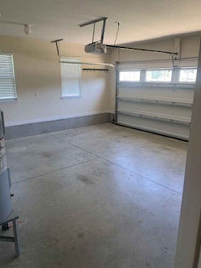 Building Photo - 200 Leeward Landing