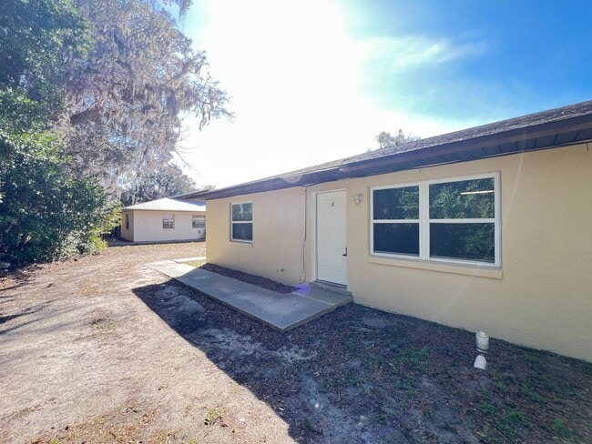 Building Photo - Charming Renovated 2-Bedroom Home in Ocala – Lawn Care Included!