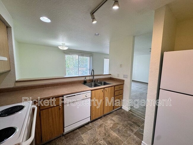 Building Photo - 1700 W Sunn Fjord Ln