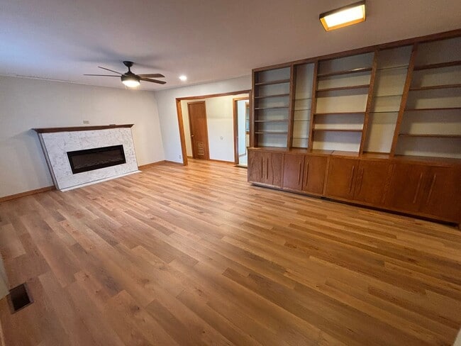 Building Photo - Mid-Century Modern 3-Bedroom, 2-Bathroom H...