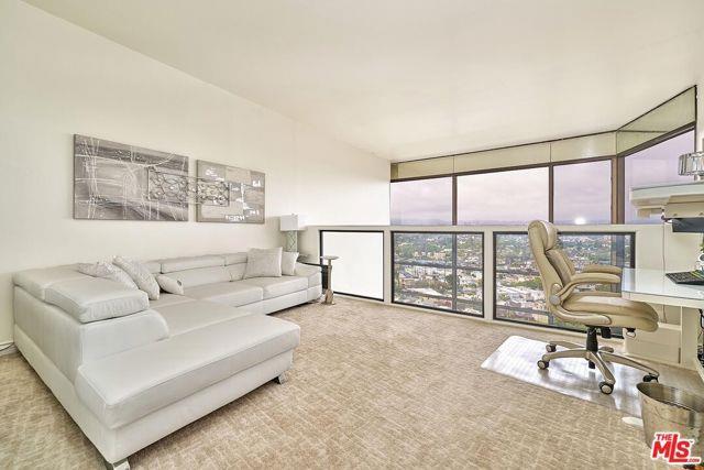 Primary Photo - 4337 Marina City Dr