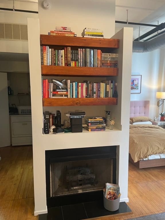 Fireplace - 728 W Jackson Blvd