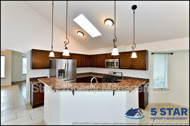 Building Photo - 5005 Moon Ranch Ln