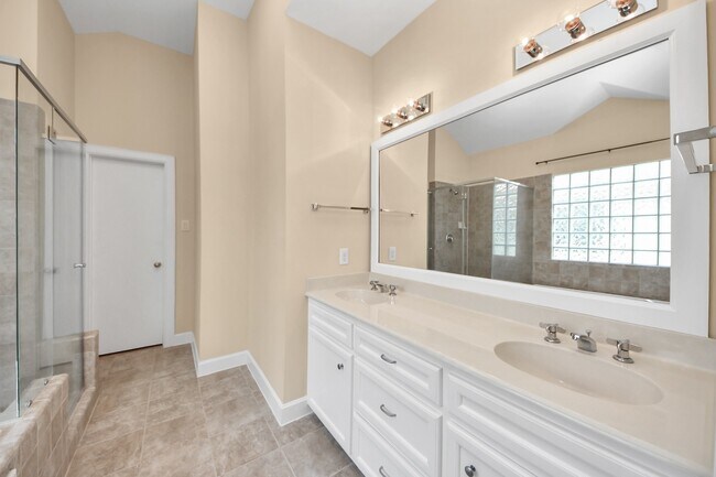 Building Photo - 3703 Main Plaza Dr