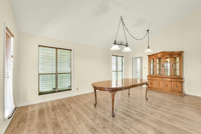 Building Photo - 1073 Redfish St