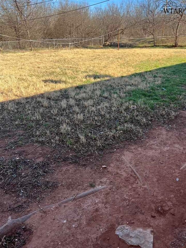 Building Photo - 1118 Ireland St