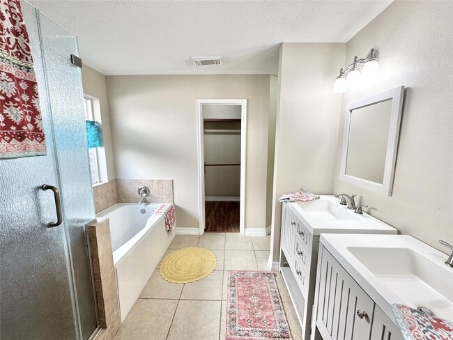 Building Photo - 14307 Cypress Valley Dr