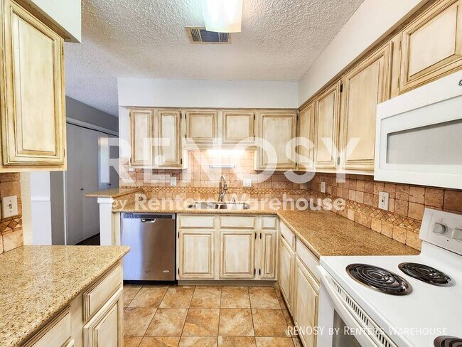 Building Photo - 17742 Kings Park Ln