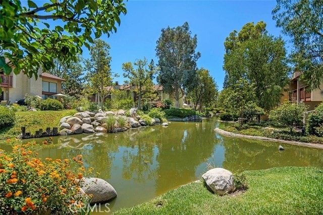 Building Photo - 5760 Owensmouth Ave