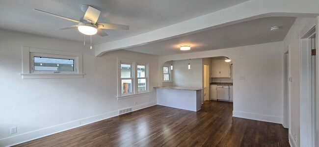 Building Photo - 1117 W 31st St