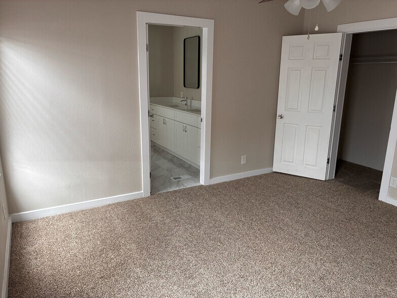 Building Photo - 1403 Darold Dr