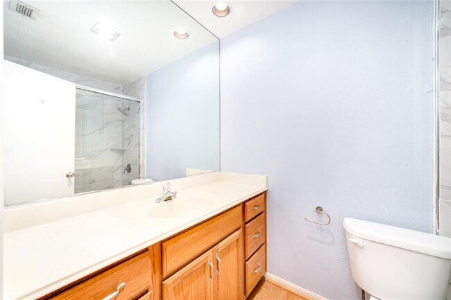 Building Photo - 7505 Memorial Woods Dr
