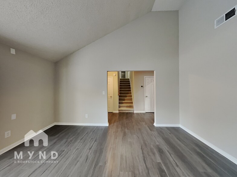 Building Photo - 6437 Phillips Ct
