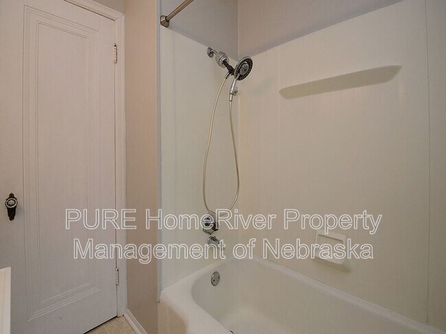 Building Photo - 2108 S 46th St