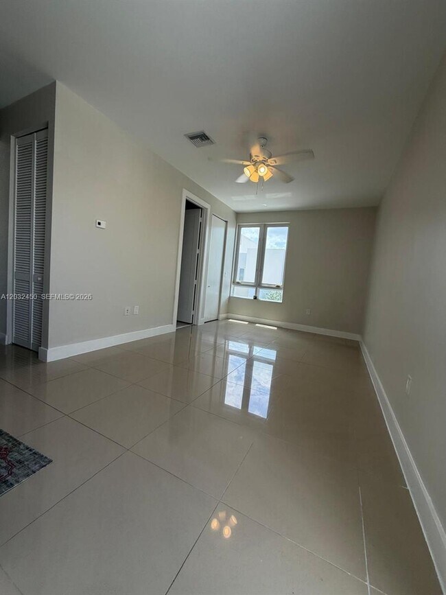 Building Photo - 6440 NW 103rd Psge