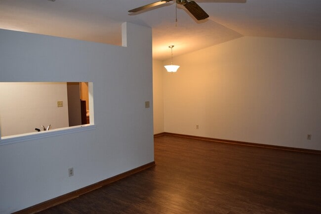 Building Photo - 2646 Millbank Dr