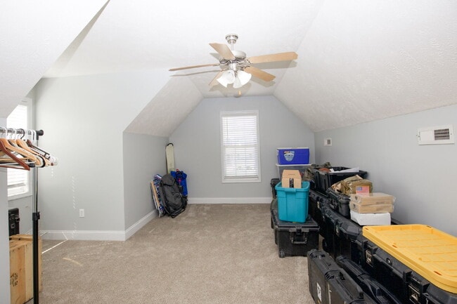 Building Photo - 355 Hogart St