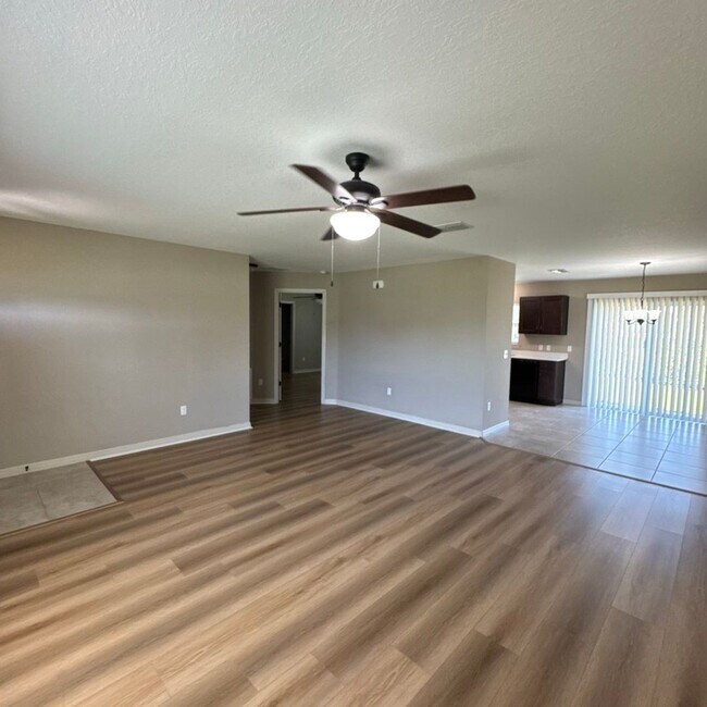 Building Photo - DISCOVER THE BEAUTIFUL 3 Bd/2Ba in Ocala!!