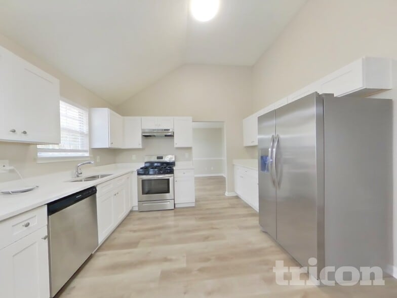 Building Photo - 1099 Sugarcreek Way