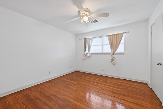 Building Photo - 2007 Antoine Dr