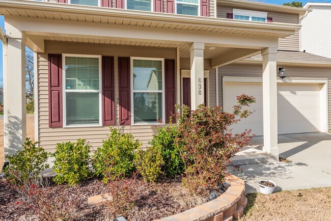 Building Photo - Beautiful 3 bedroom home on a corner lot!