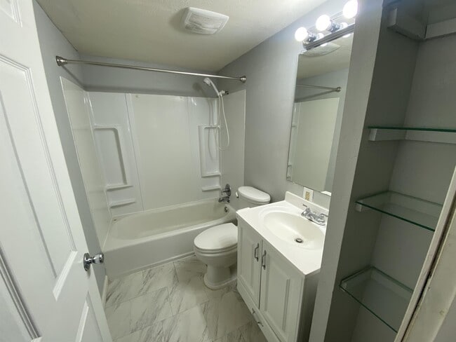 Building Photo - 504 S All Hallows St