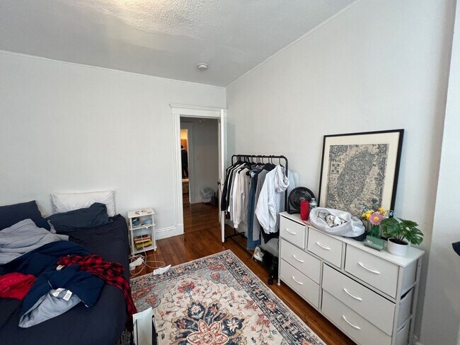 Building Photo - Don't miss out on this amazing deal!