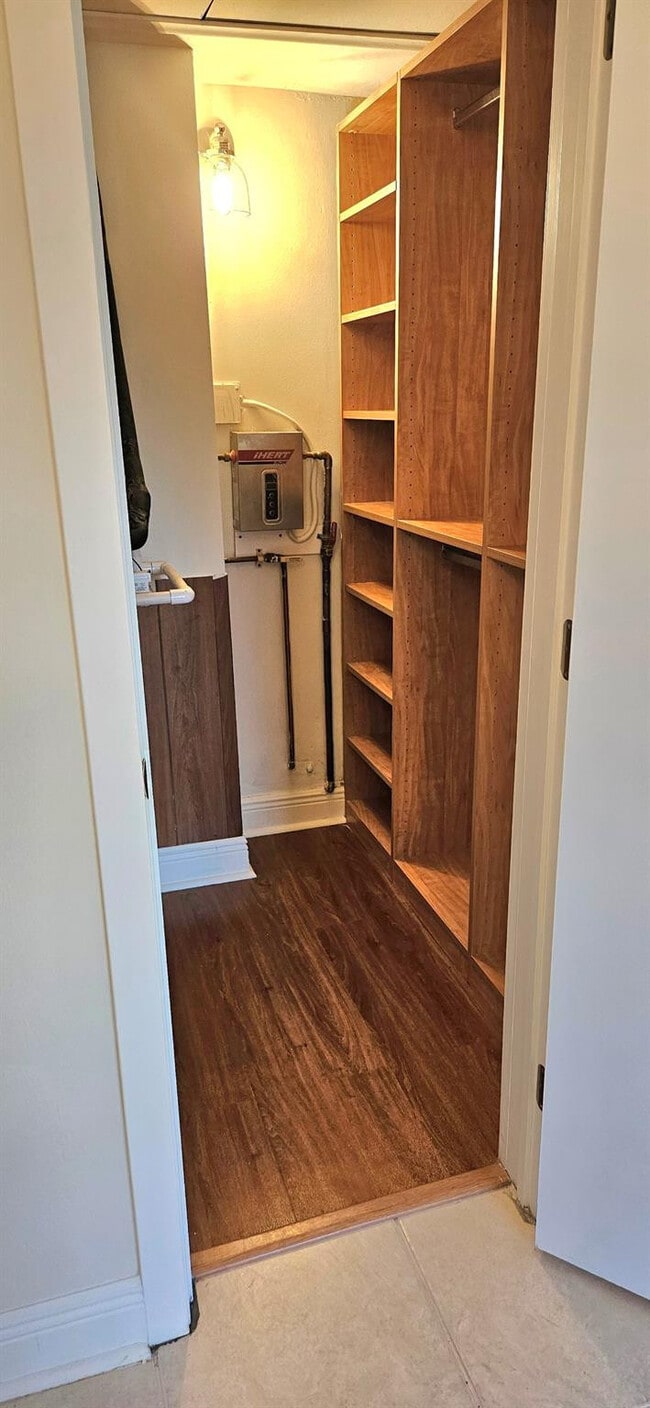 Building Photo - 2901 NE 51st St