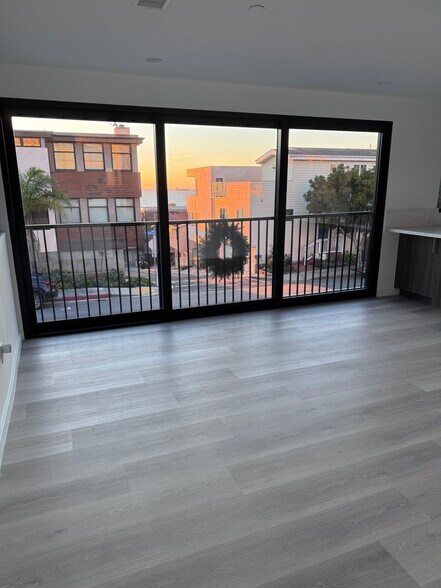 Living room with view - 2408 Highland Ave