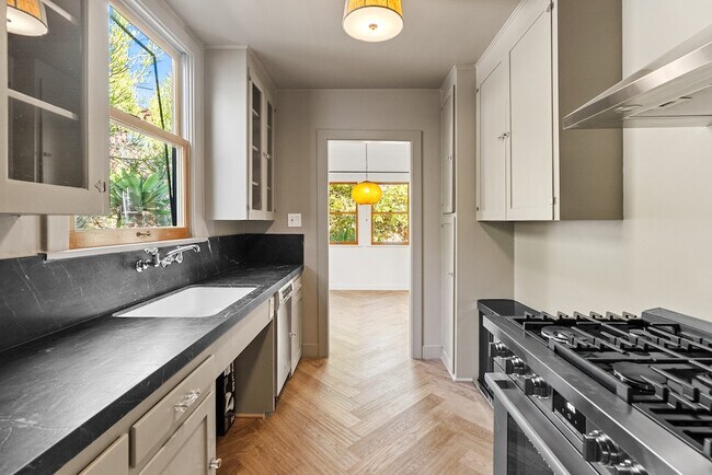 Building Photo - 2130 Apex Ave