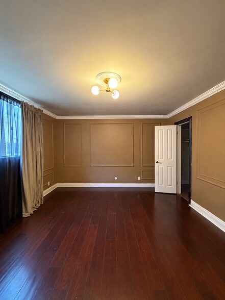 Building Photo - 5429 Newcastle Ave