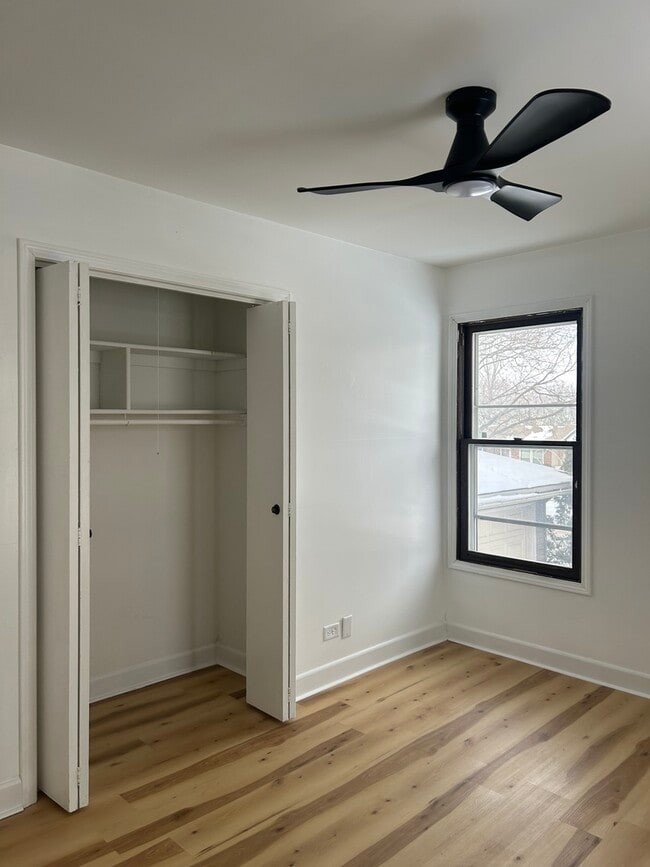 Building Photo - 101 Oakwood Dr