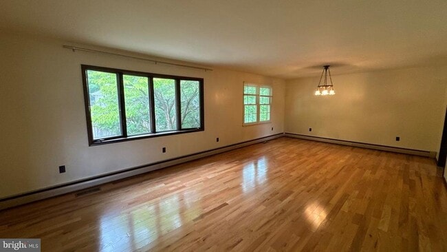 Building Photo - 5157 Bonnie Acres Dr