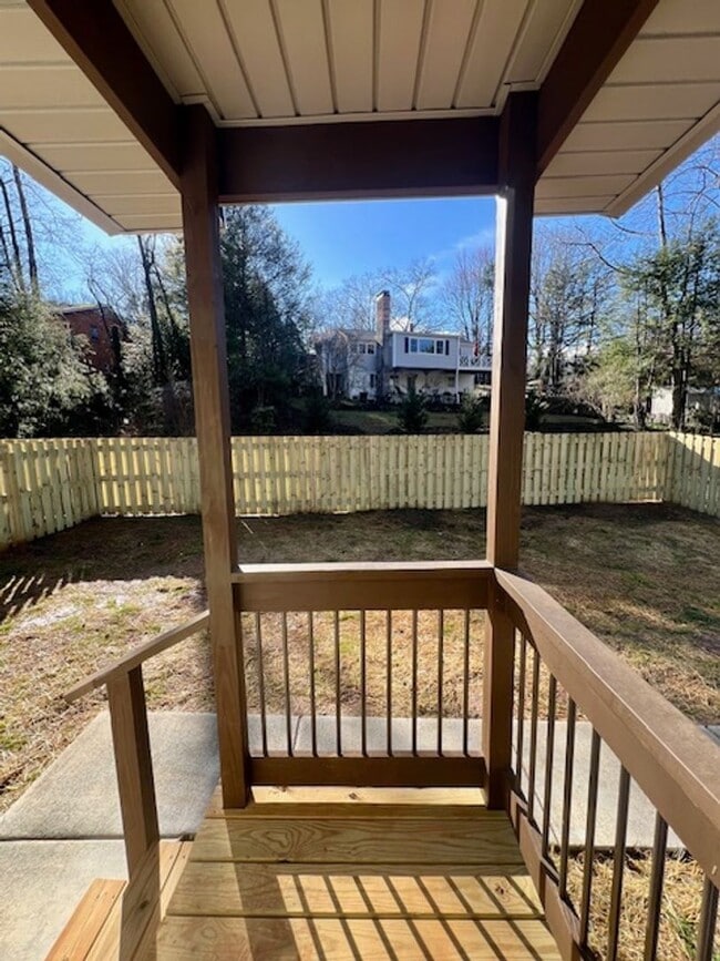 Building Photo - Black Mountain Duplex Rental-Fabulous Location!