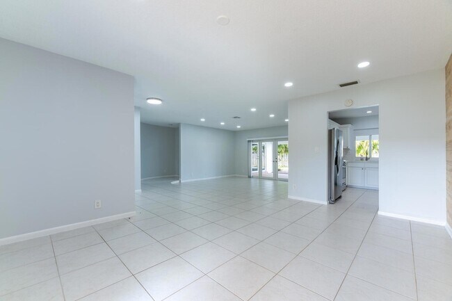 Building Photo - 4695 Brandywine Dr