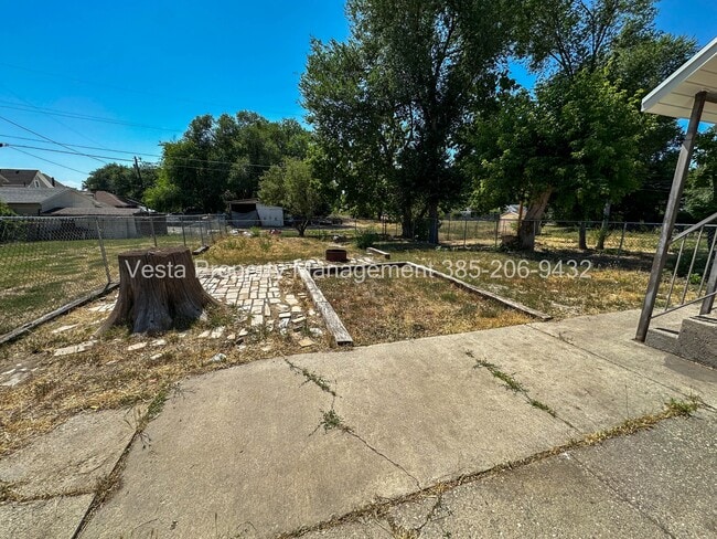 Building Photo - 2071 Jefferson Ave