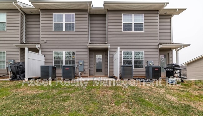 Building Photo - 924 Warrior Hill Dr