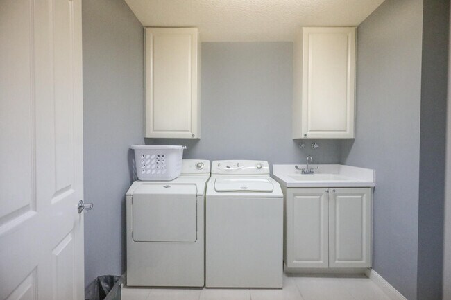 Building Photo - 17 Harbour Isle Dr W