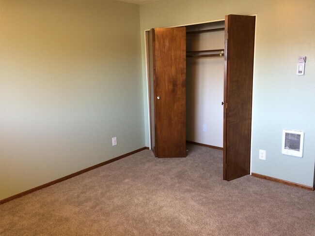Building Photo - 407 SE 88th Ave