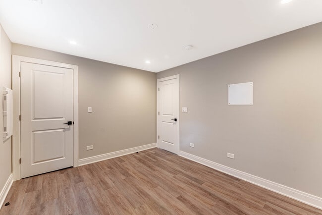 Building Photo - 4937 N Albany Ave