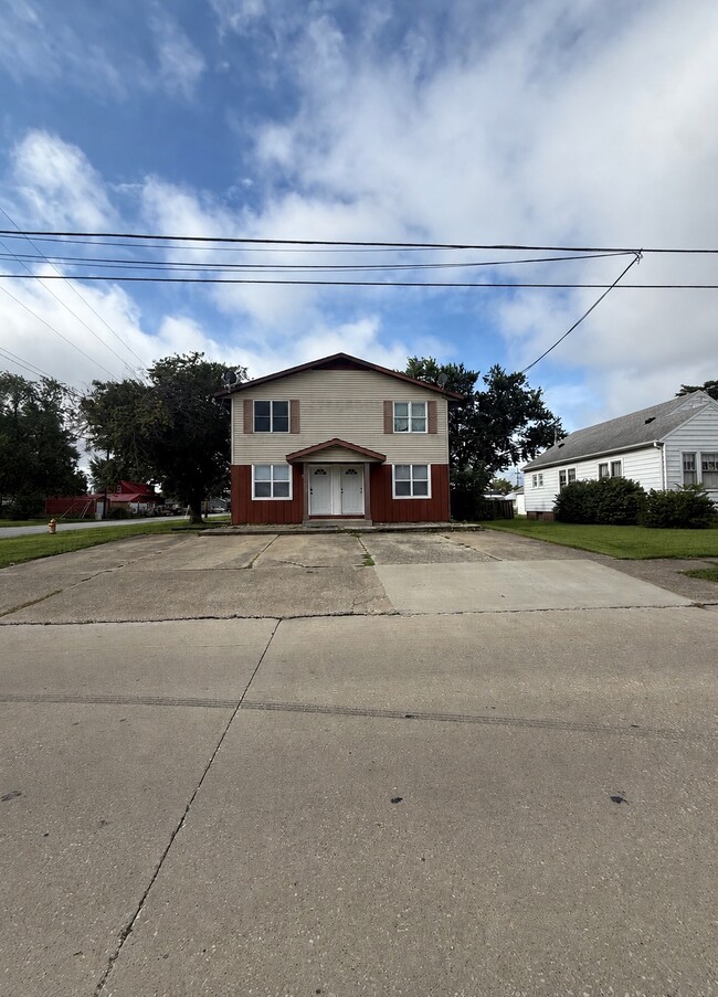 Building Photo - 801 W St Anthony Ave