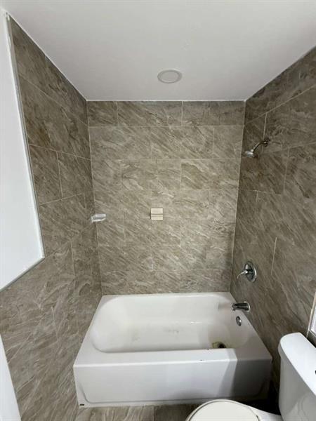 Building Photo - 900 E Tiffany Dr