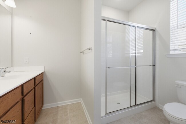 Building Photo - 38 Bond St